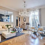 Spacious Flat - Champs Elysees