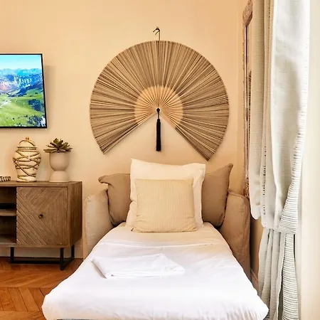 Apartment Spacious Flat - Champs Elysees Paris