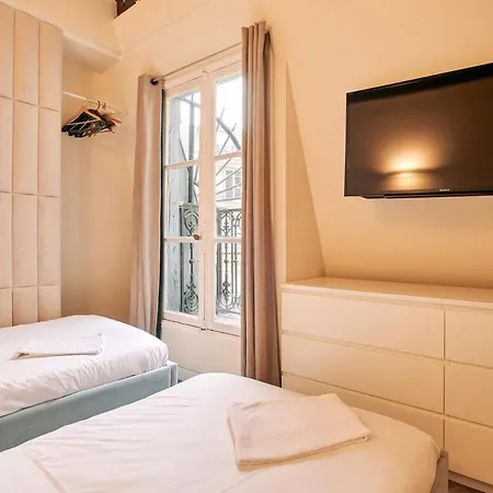 Apartment Spacious Flat - Champs Elysees Paris
