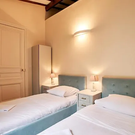 Spacious Flat - Champs Elysees Apartment