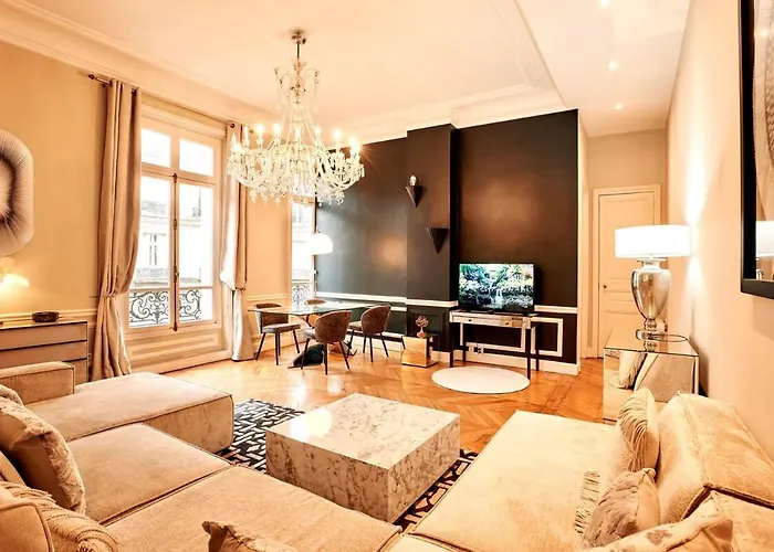 Spacious Flat - Champs Elysees