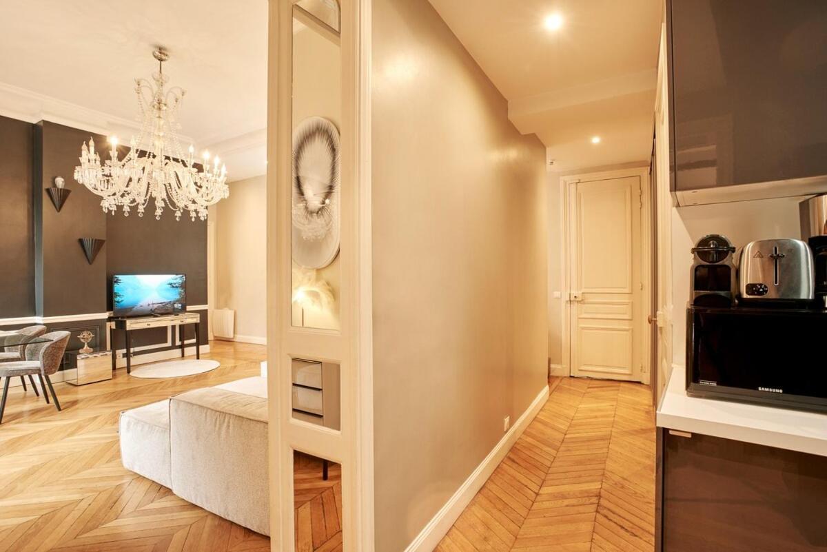 Spacious Flat - Champs Elysees