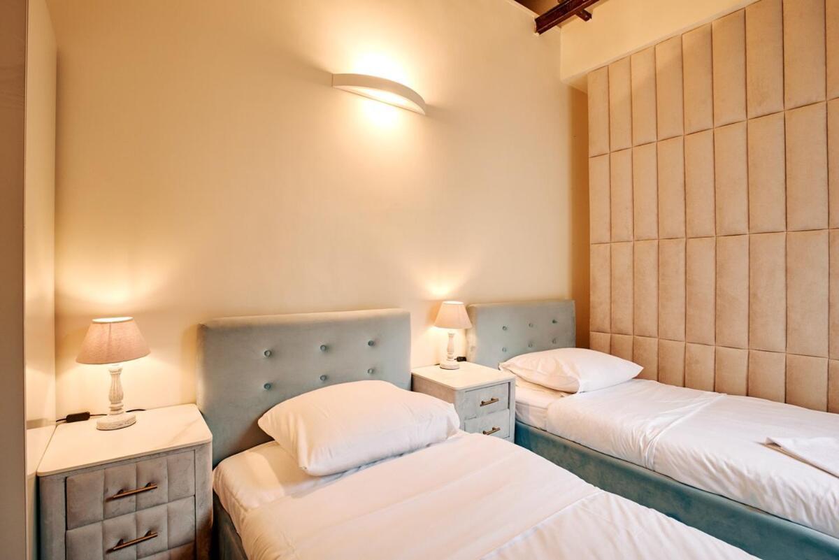 Spacious Flat - Champs Elysees